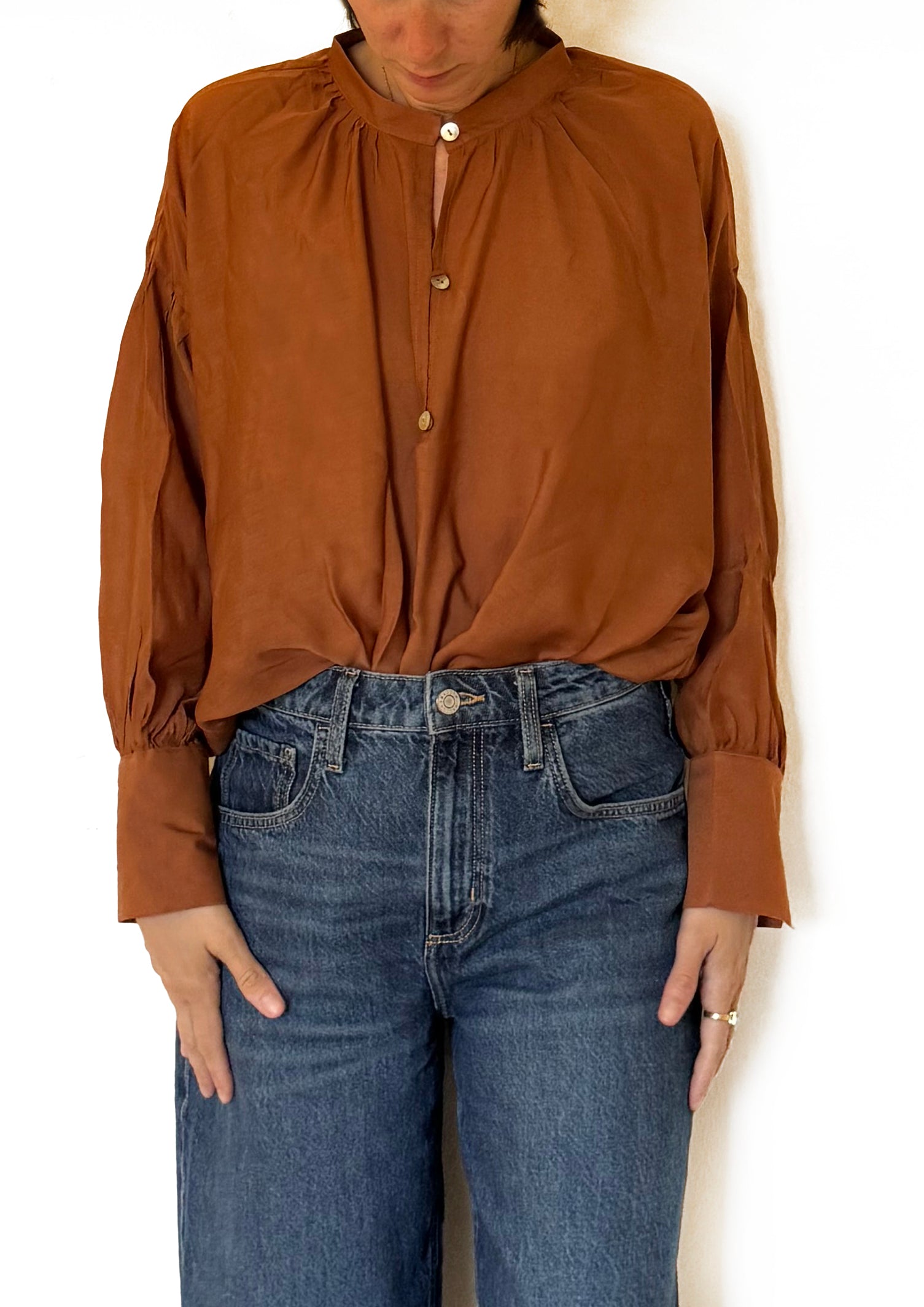 Camicia laGertrude in cotone leggero e seta marrone chiaro